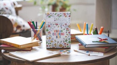 Une nouvelle tendance pour les enfants : remplacer les livres par une boîte à colorier